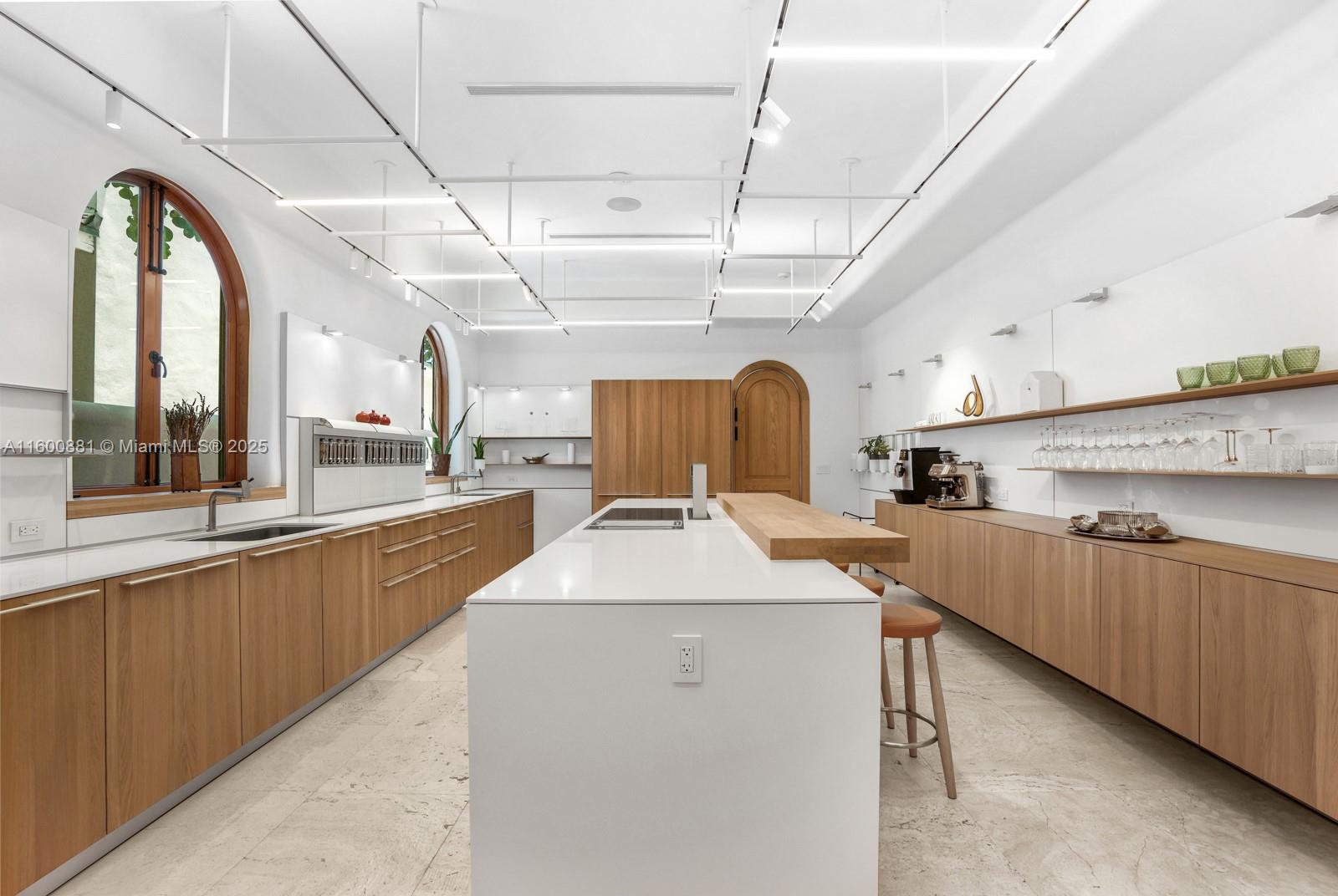 387 Ocean Blvd