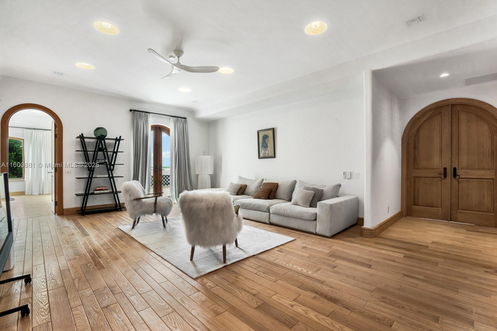387 Ocean Blvd