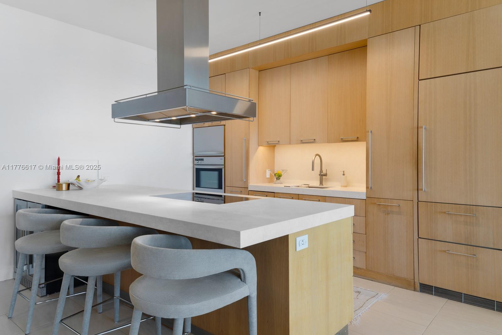 10205 Collins Ave Unit: PH3