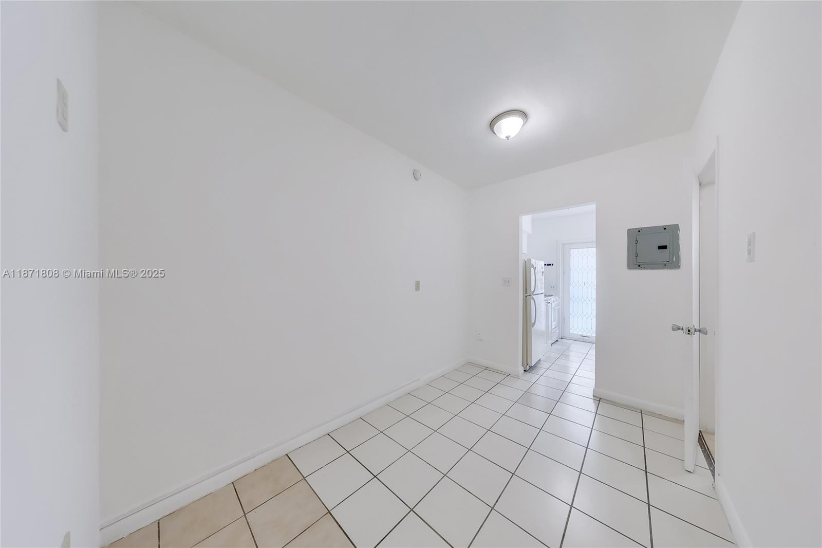 6930 Rue Versailles # 11