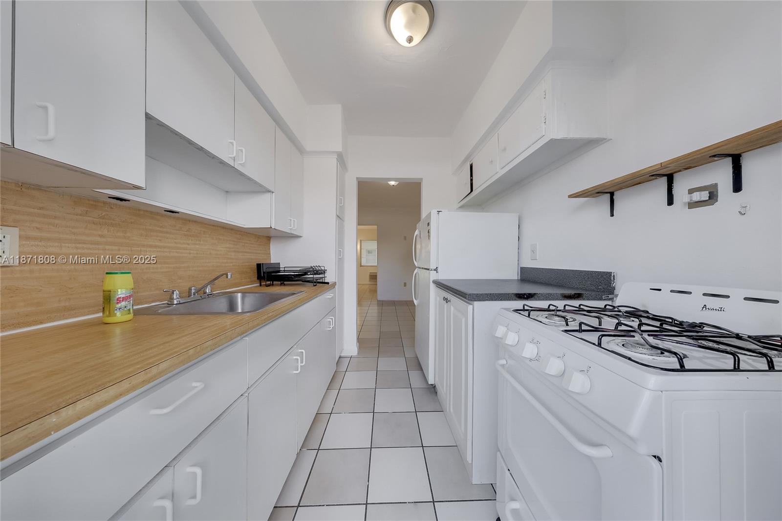 6930 Rue Versailles # 11
