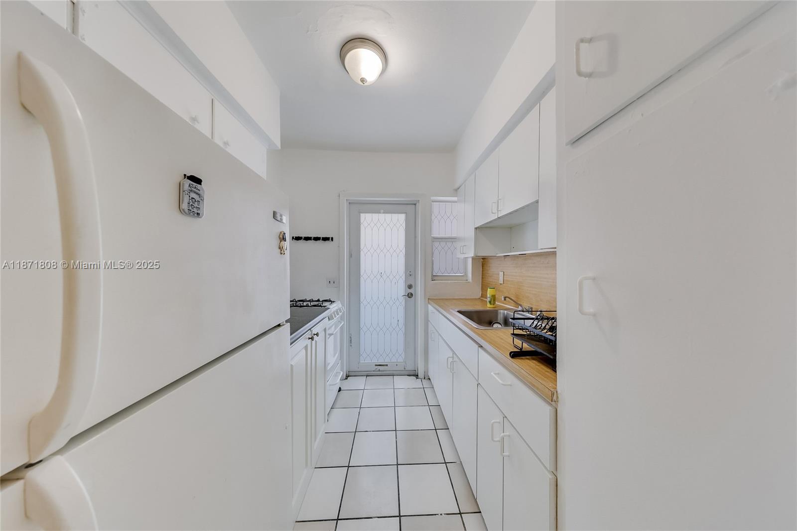 6930 Rue Versailles # 11