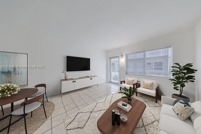 6930 Rue Versailles # 11