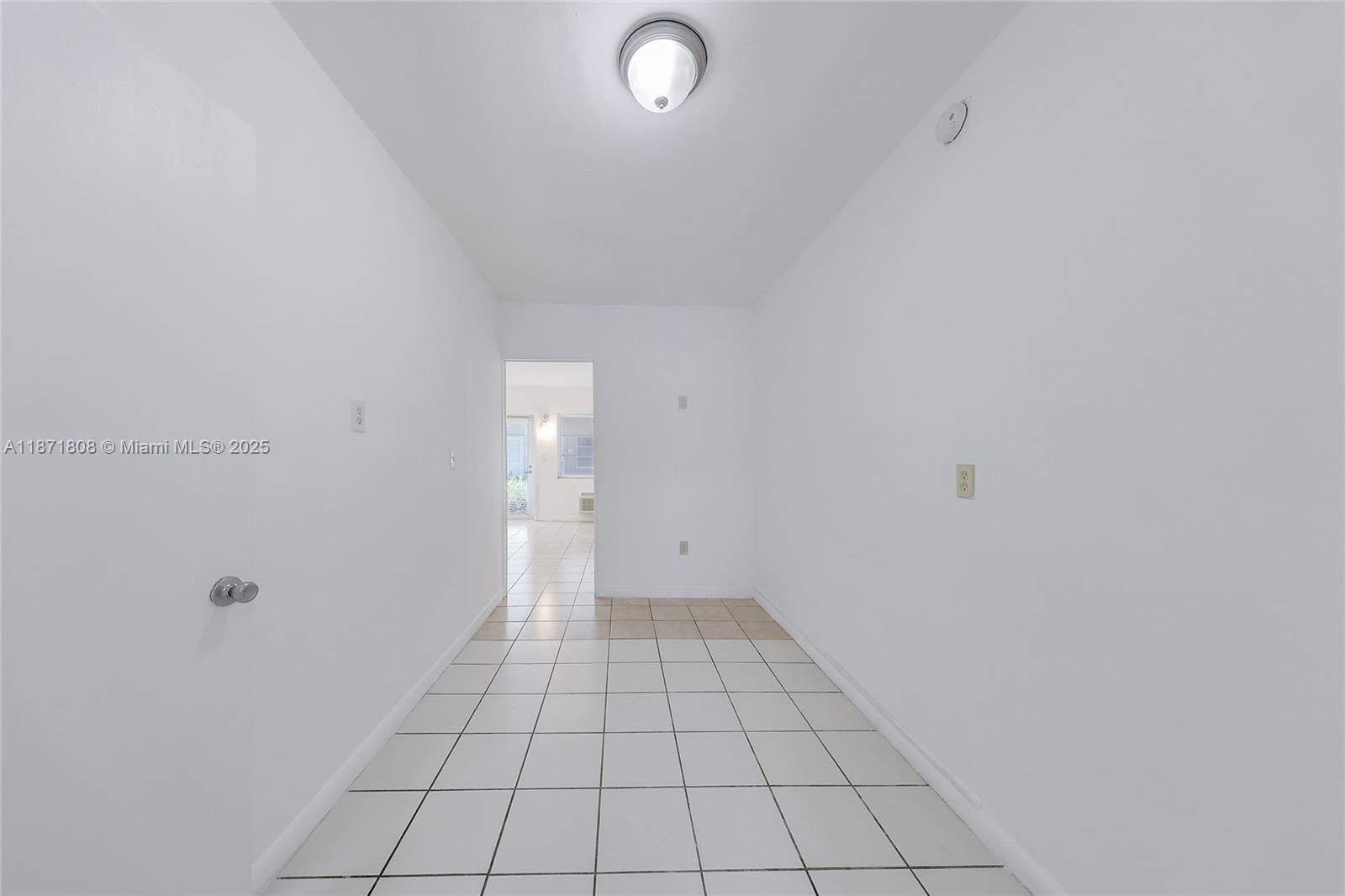 6930 Rue Versailles # 11