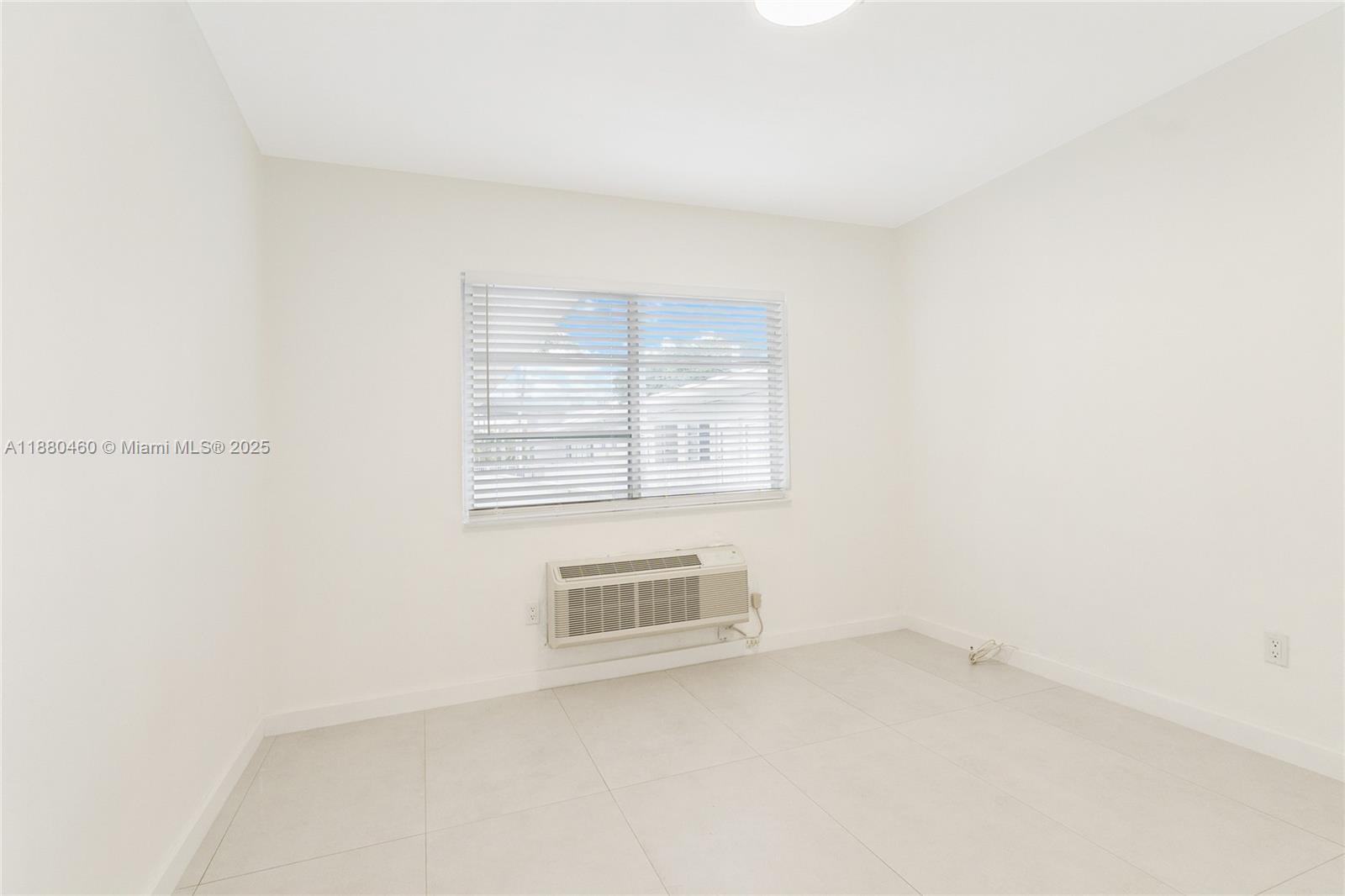 6930 Rue Versailles # 24