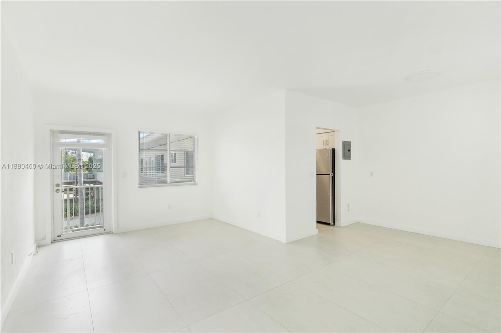 6930 Rue Versailles # 24