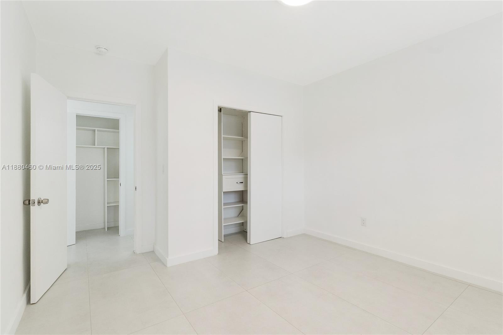 6930 Rue Versailles # 24