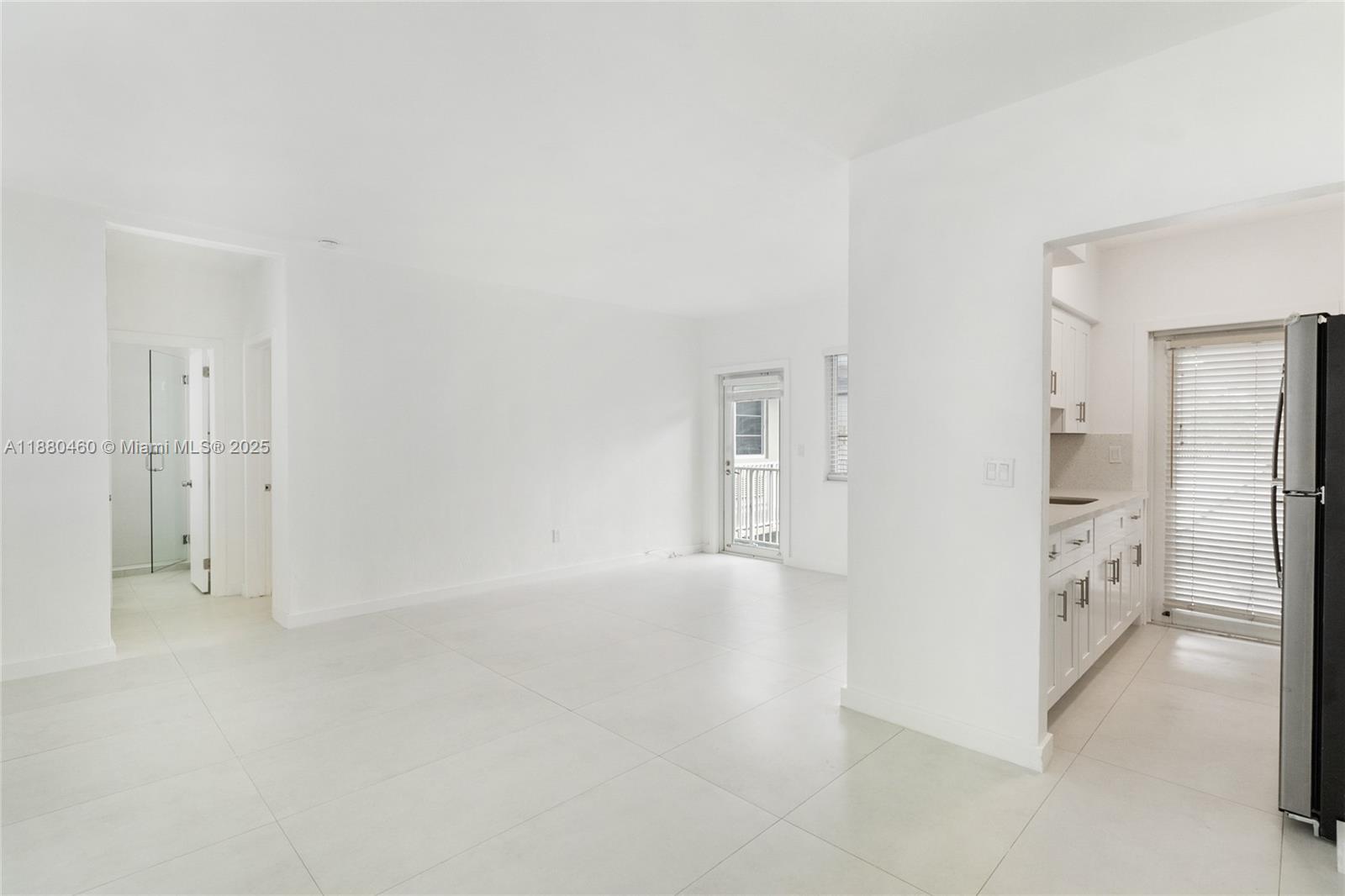 6930 Rue Versailles # 24