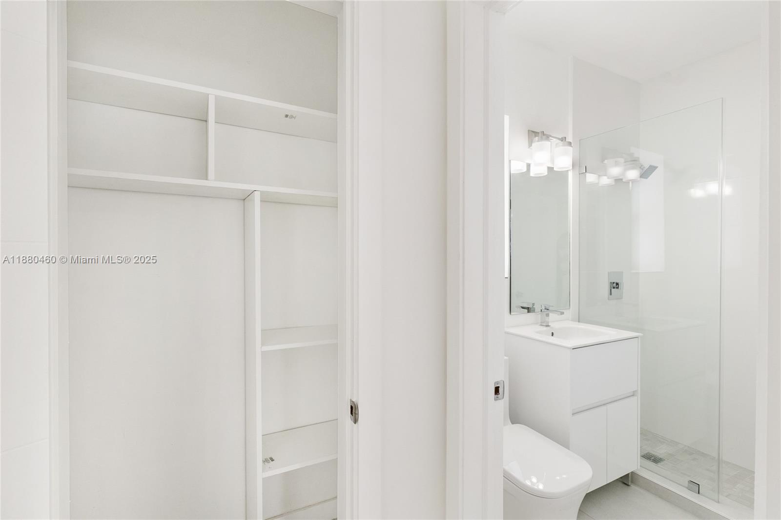 6930 Rue Versailles # 24