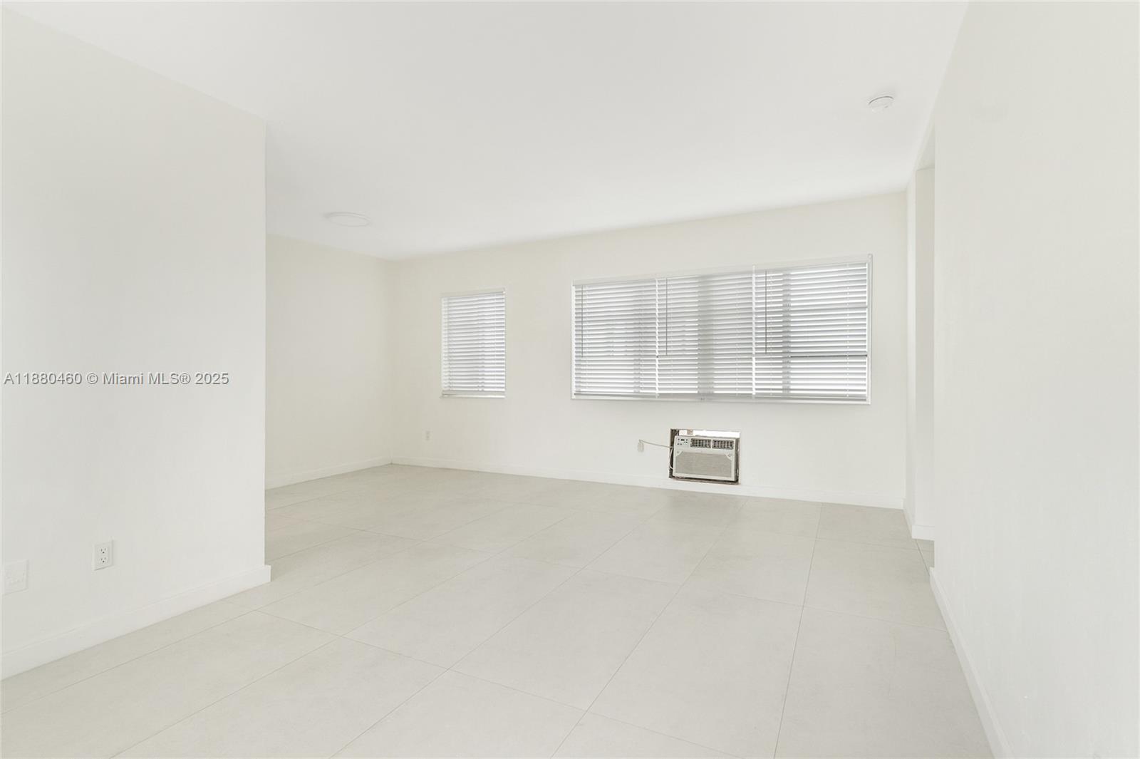 6930 Rue Versailles # 24