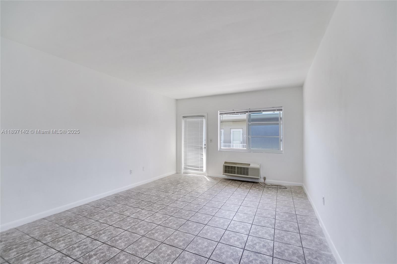6930 Rue Versailles # 27, Miami Beach Unit: 27