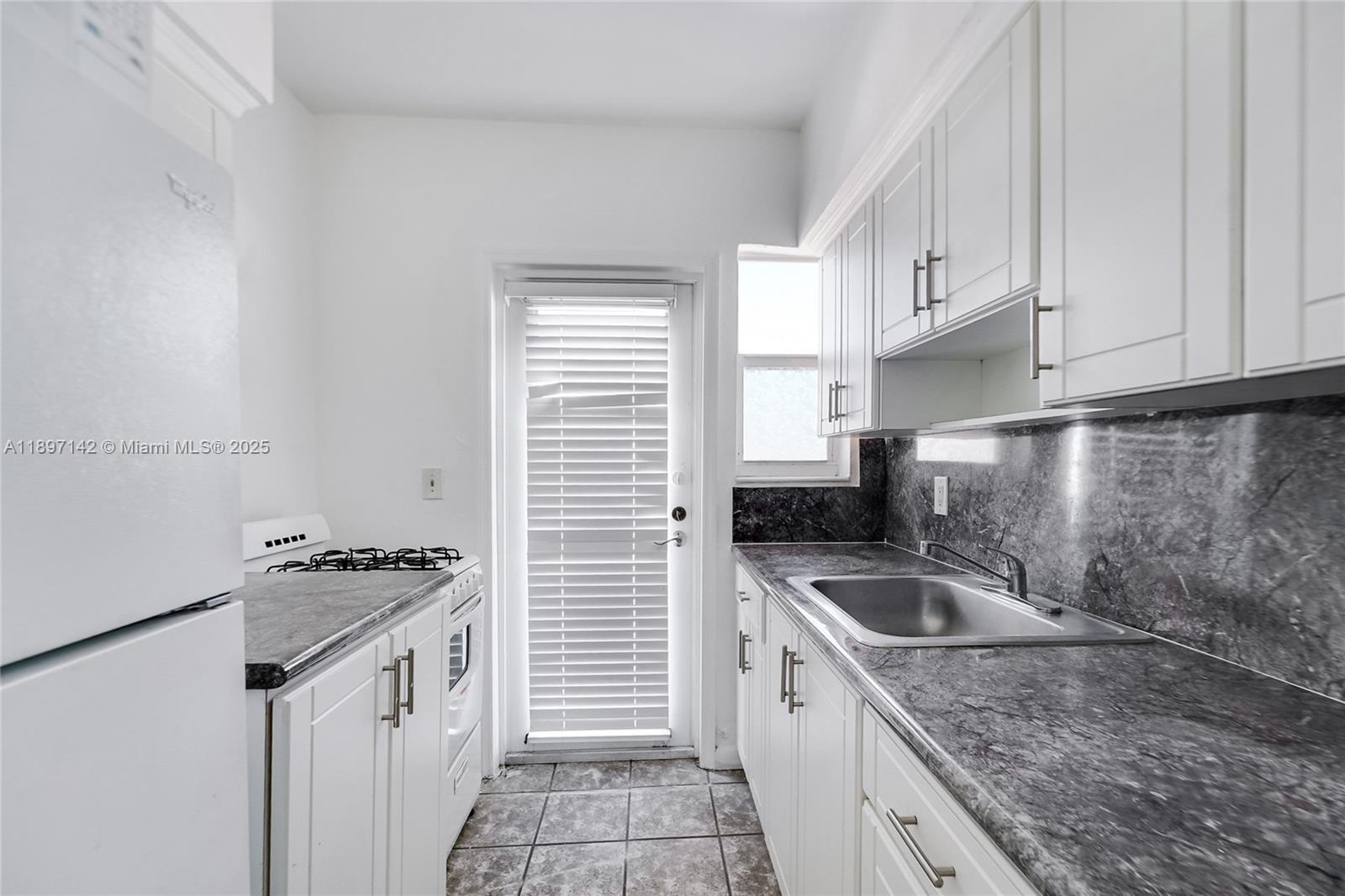 6930 Rue Versailles # 27, Miami Beach Unit: 27