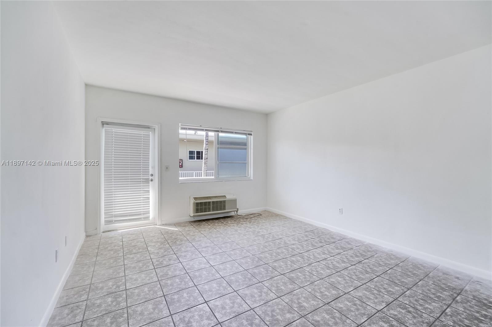 6930 Rue Versailles # 27, Miami Beach Unit: 27