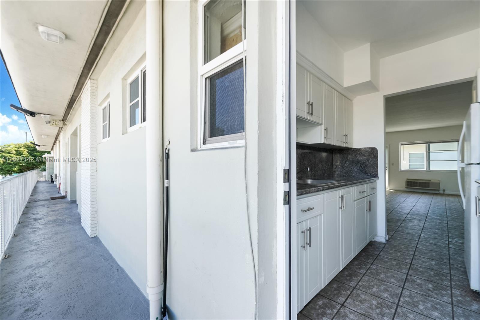 6930 Rue Versailles # 27, Miami Beach Unit: 27