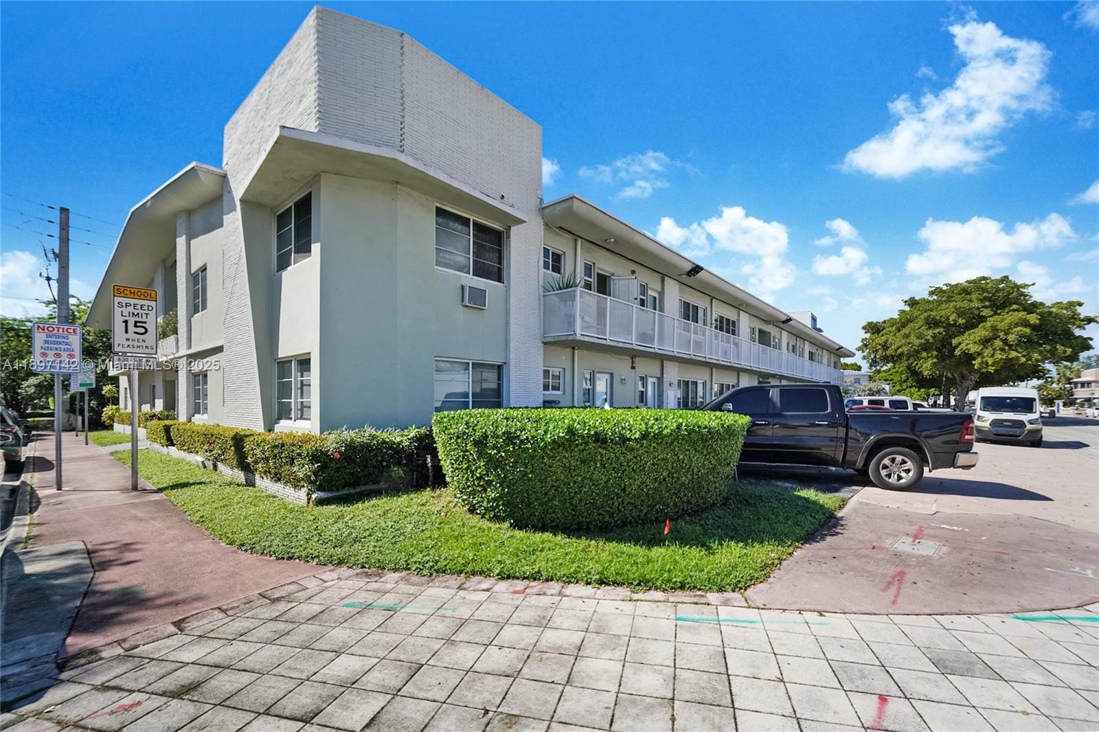 6930 Rue Versailles # 27, Miami Beach Unit: 27