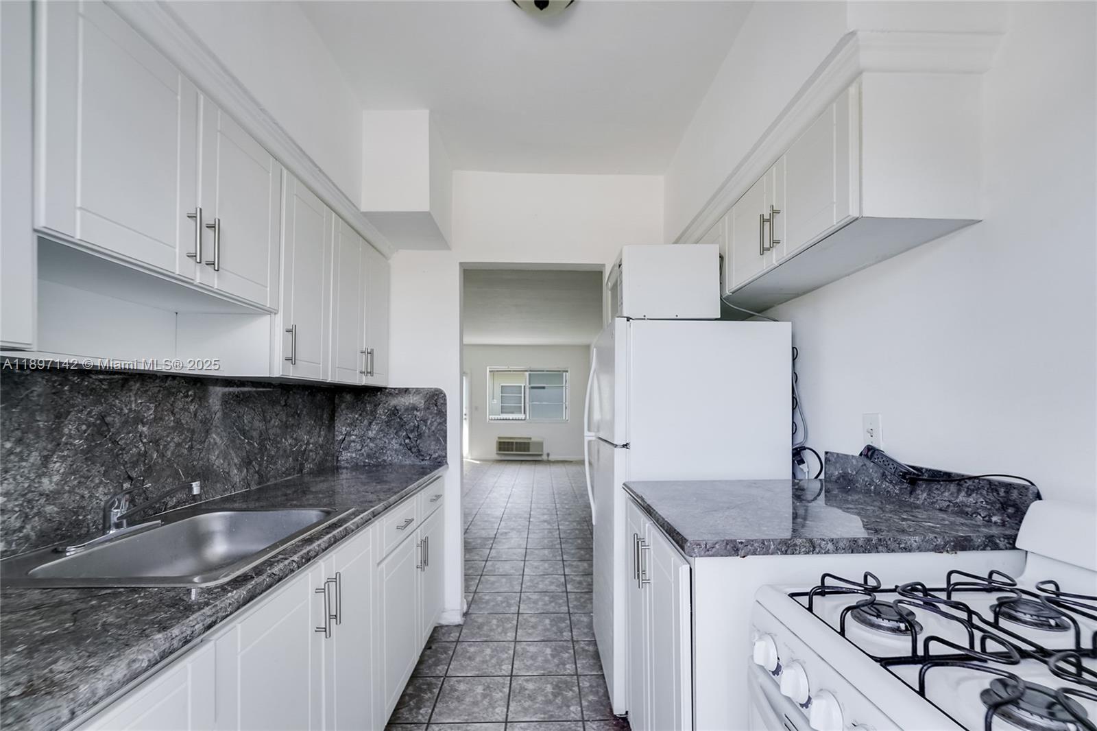 6930 Rue Versailles # 27, Miami Beach Unit: 27