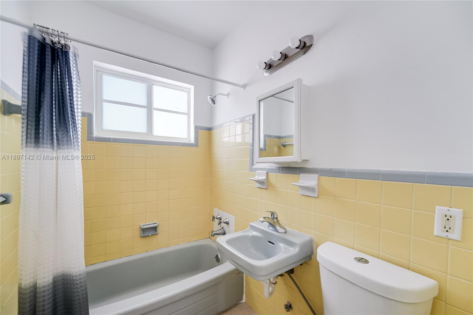 6930 Rue Versailles # 27, Miami Beach Unit: 27