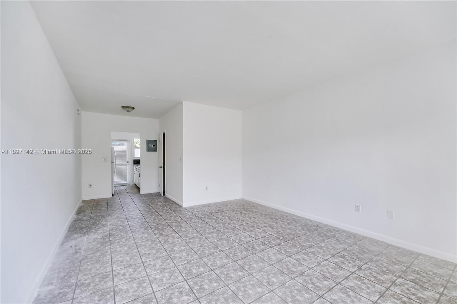 6930 Rue Versailles # 27, Miami Beach Unit: 27