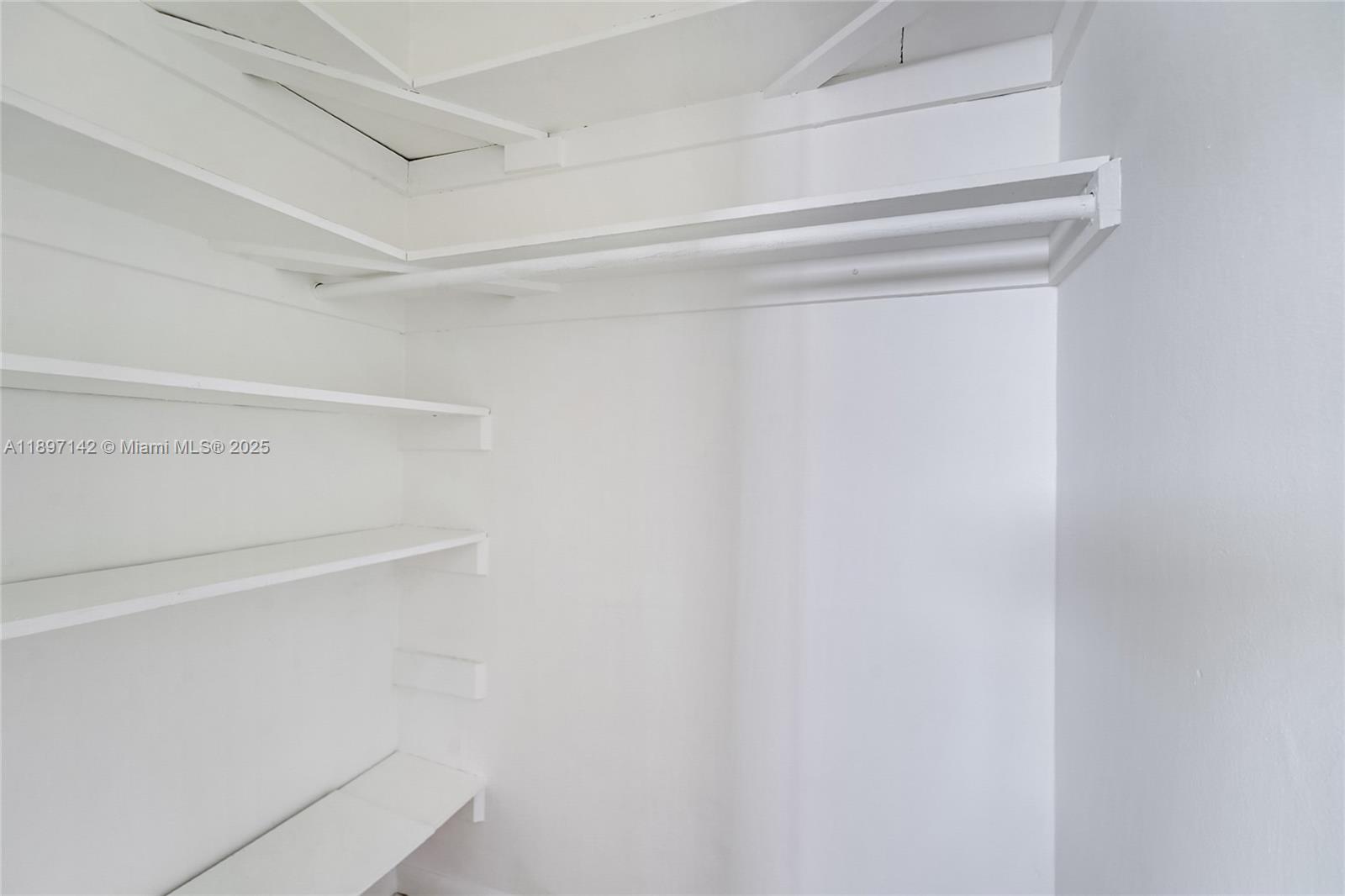 6930 Rue Versailles # 27, Miami Beach Unit: 27