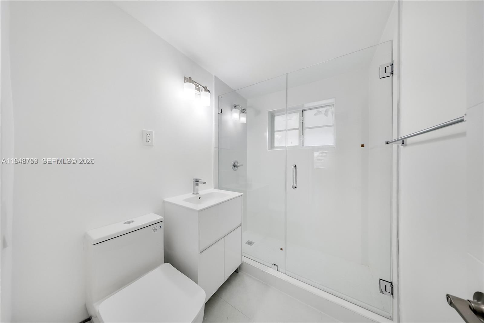 6930 Rue Versailles # 10