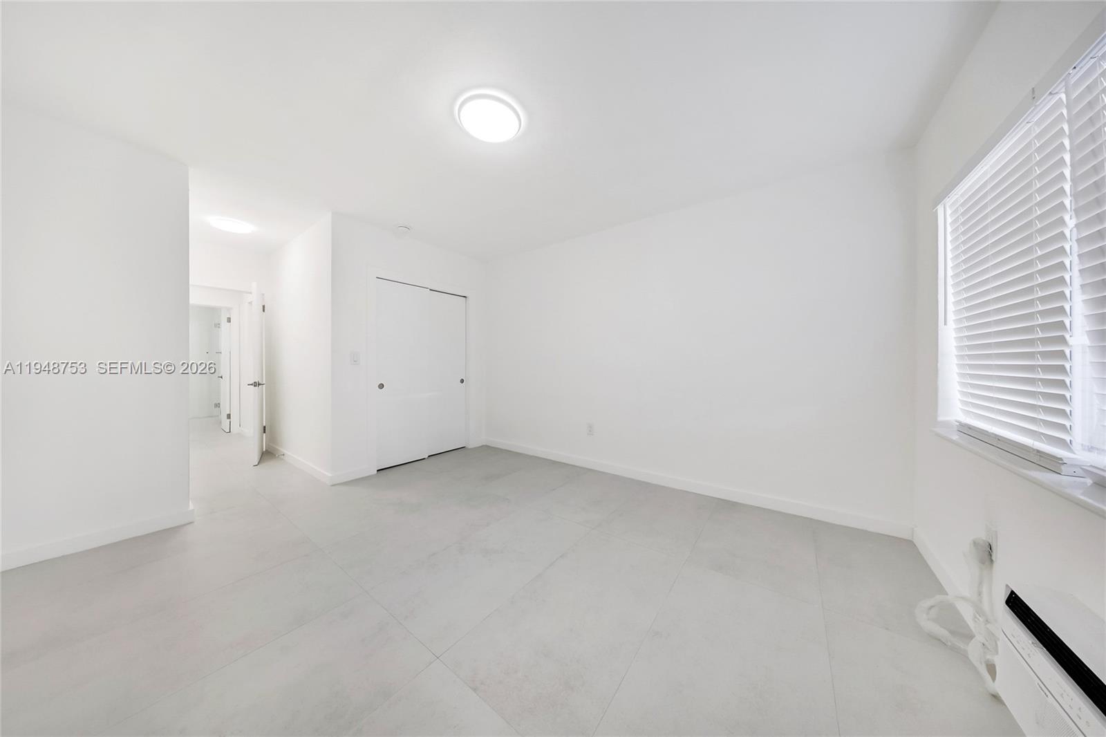 6930 Rue Versailles # 10