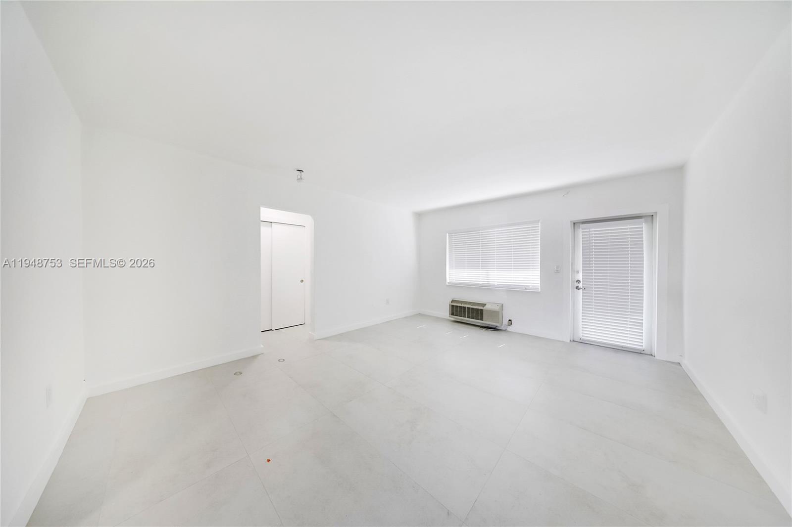 6930 Rue Versailles # 10