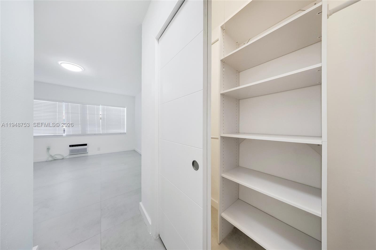 6930 Rue Versailles # 10