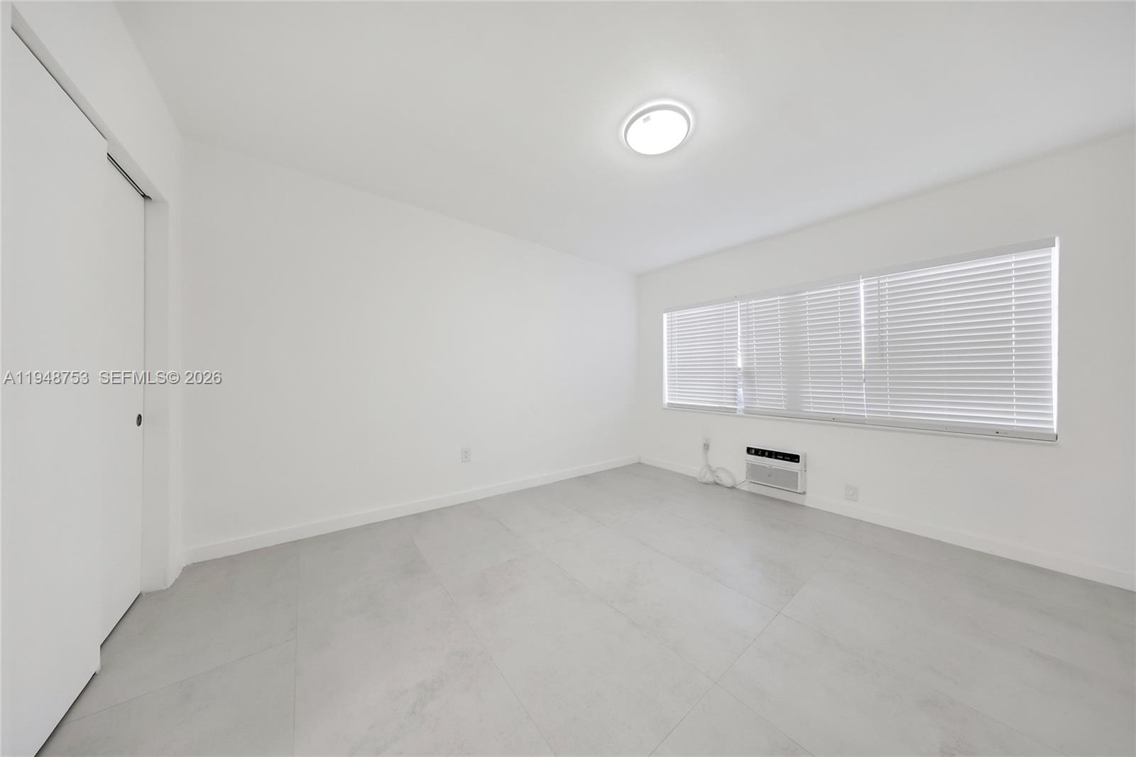 6930 Rue Versailles # 10