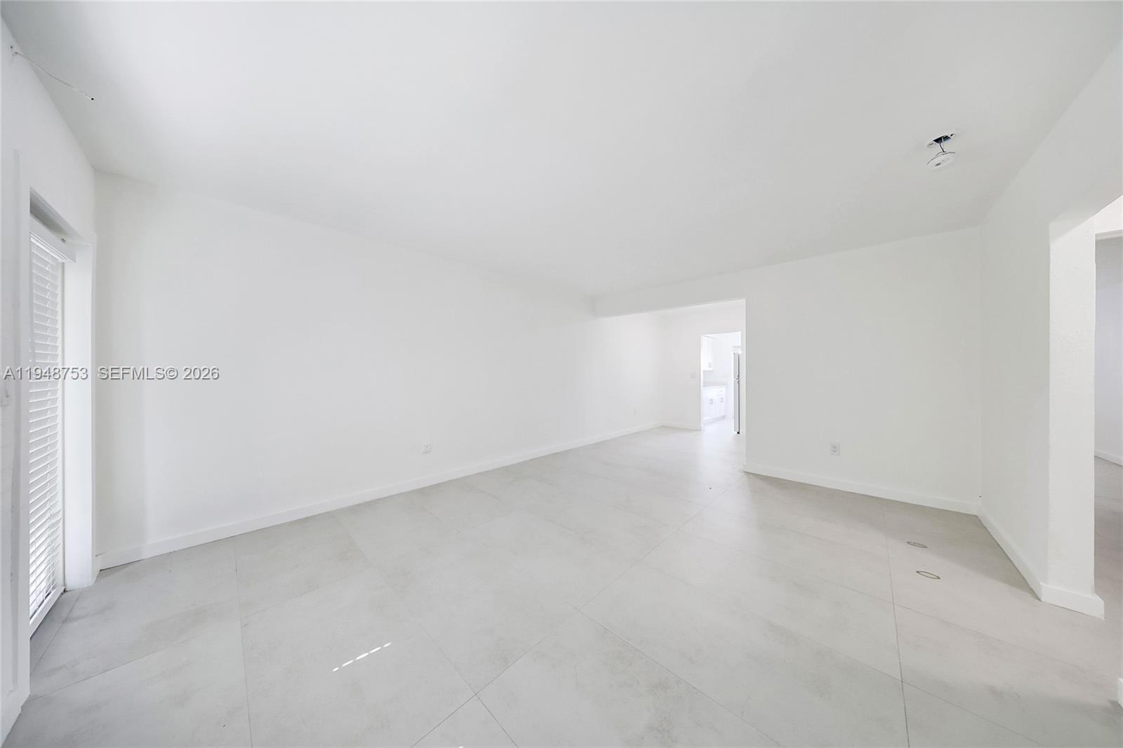 6930 Rue Versailles # 10