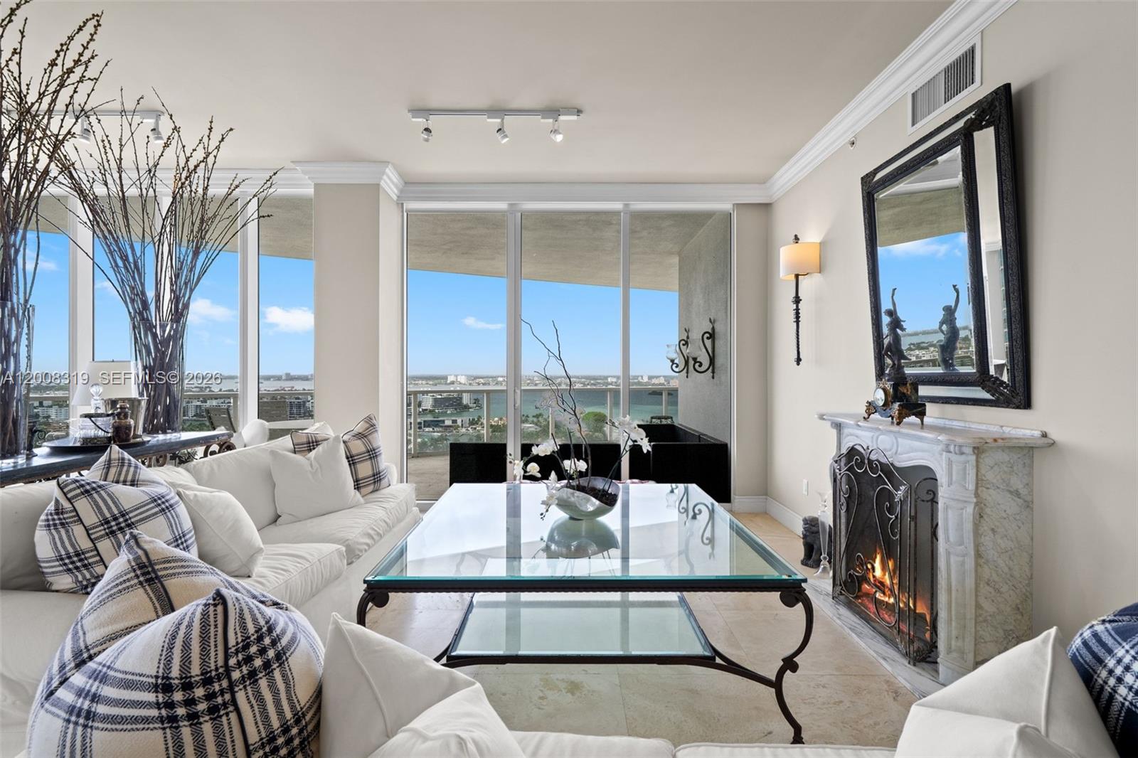 10225 Collins Ave # 2004