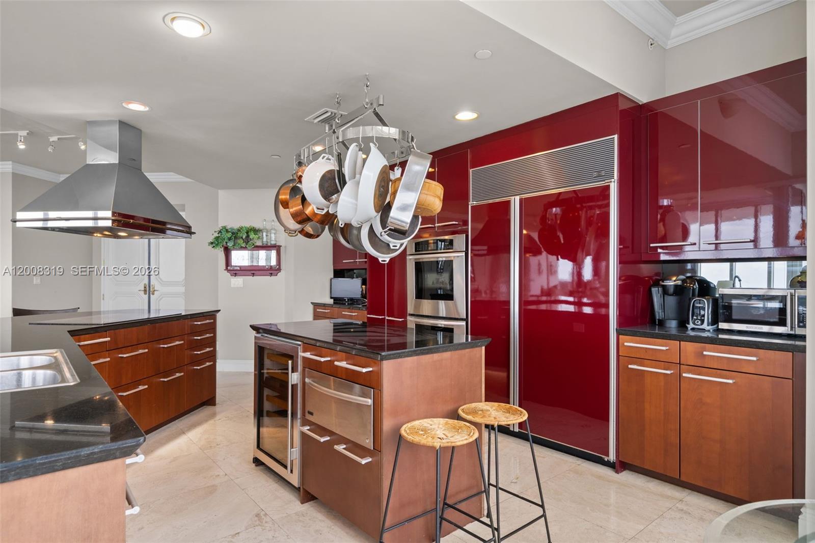 10225 Collins Ave # 2004