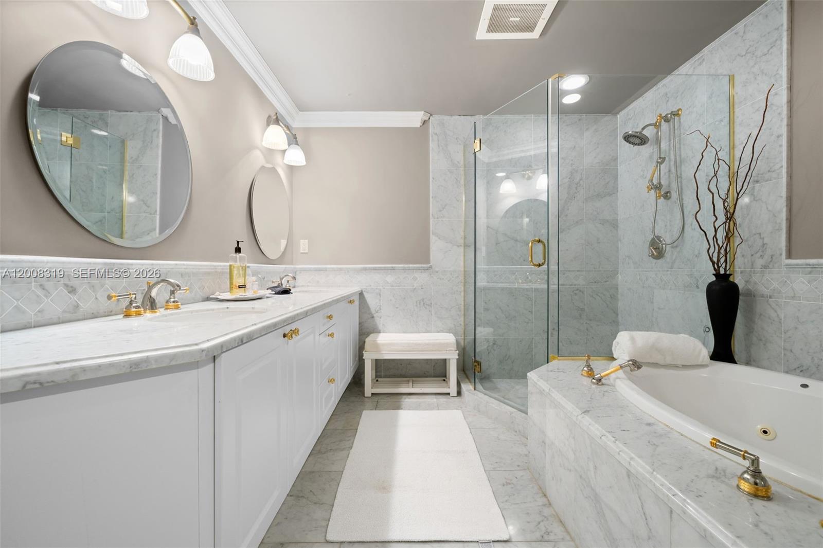 10225 Collins Ave # 2004