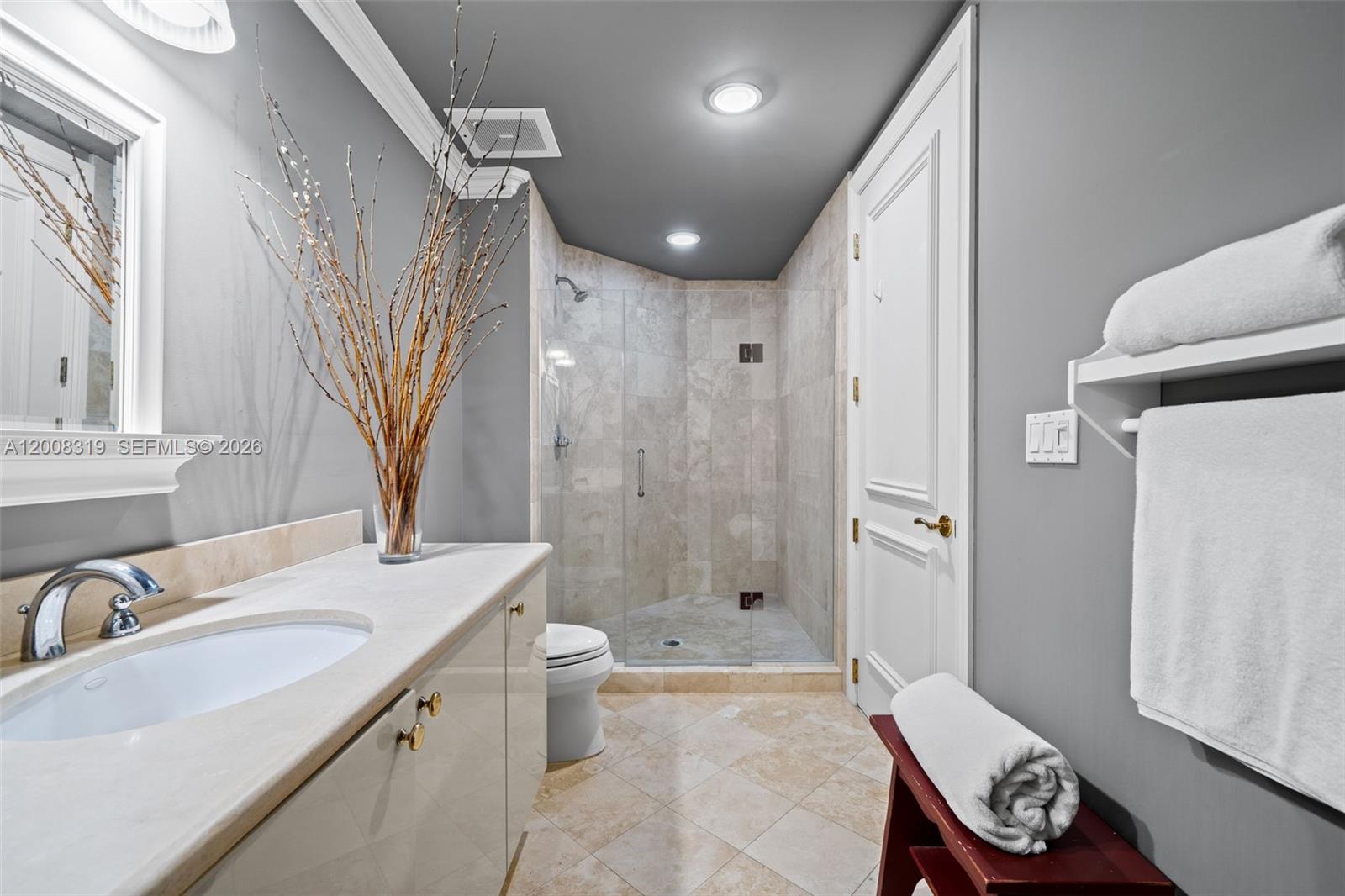 10225 Collins Ave # 2004