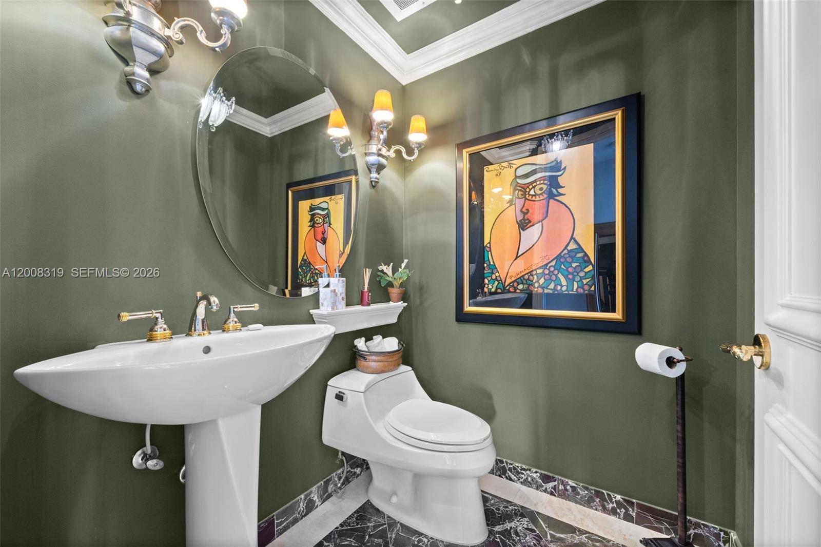 10225 Collins Ave # 2004