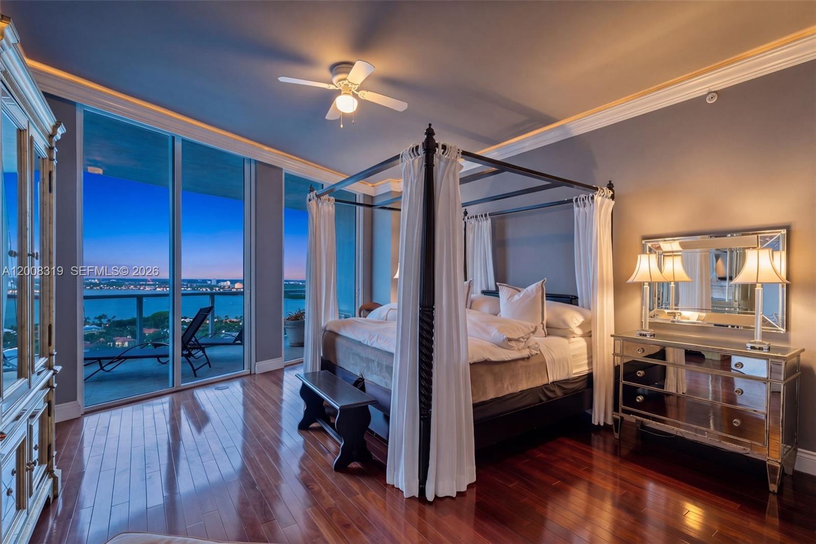 10225 Collins Ave # 2004