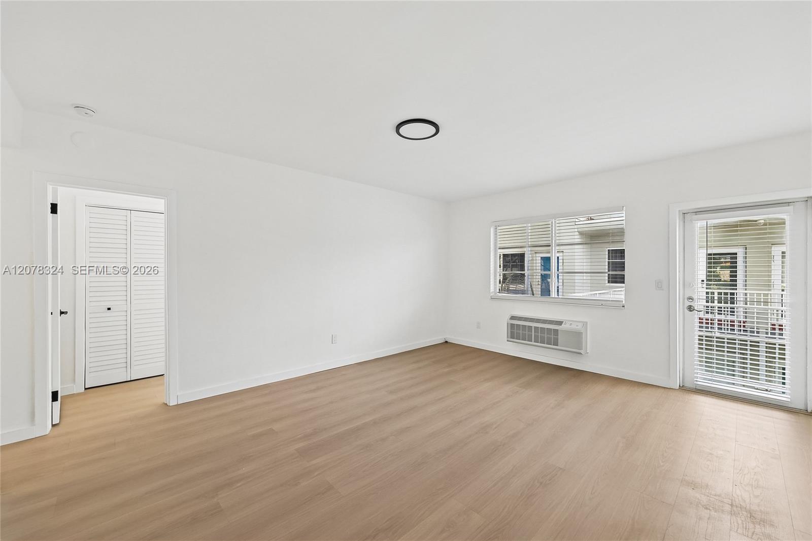 6930 Rue Versailles # 31