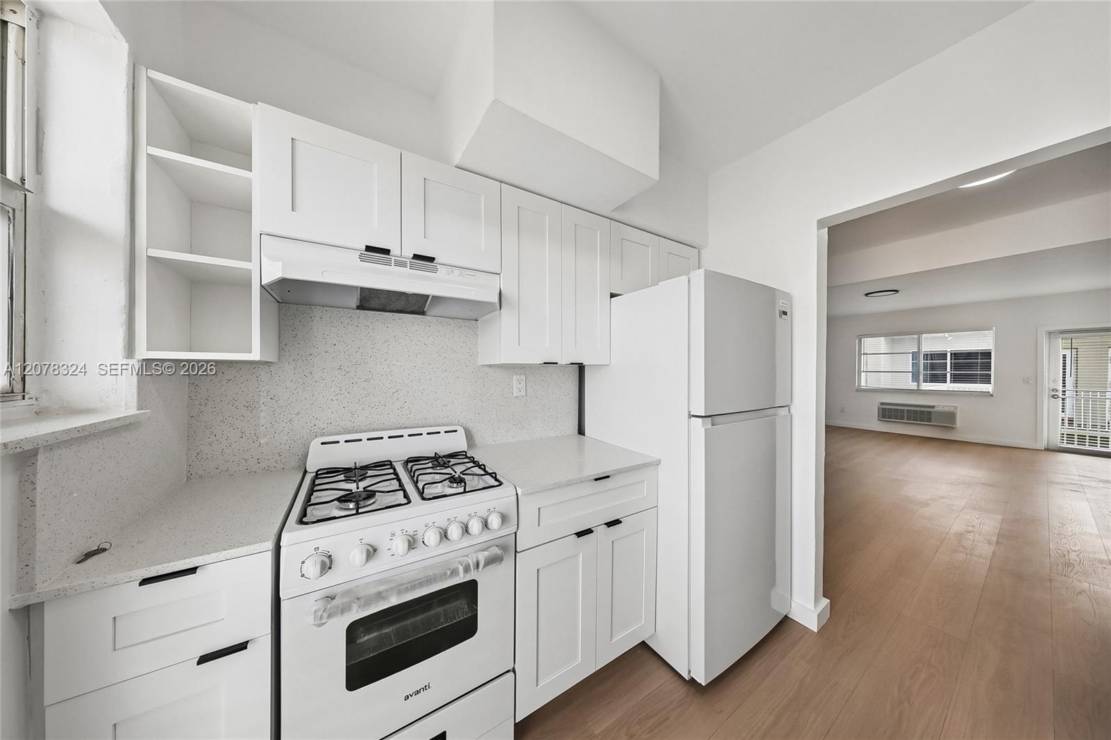 6930 Rue Versailles # 31
