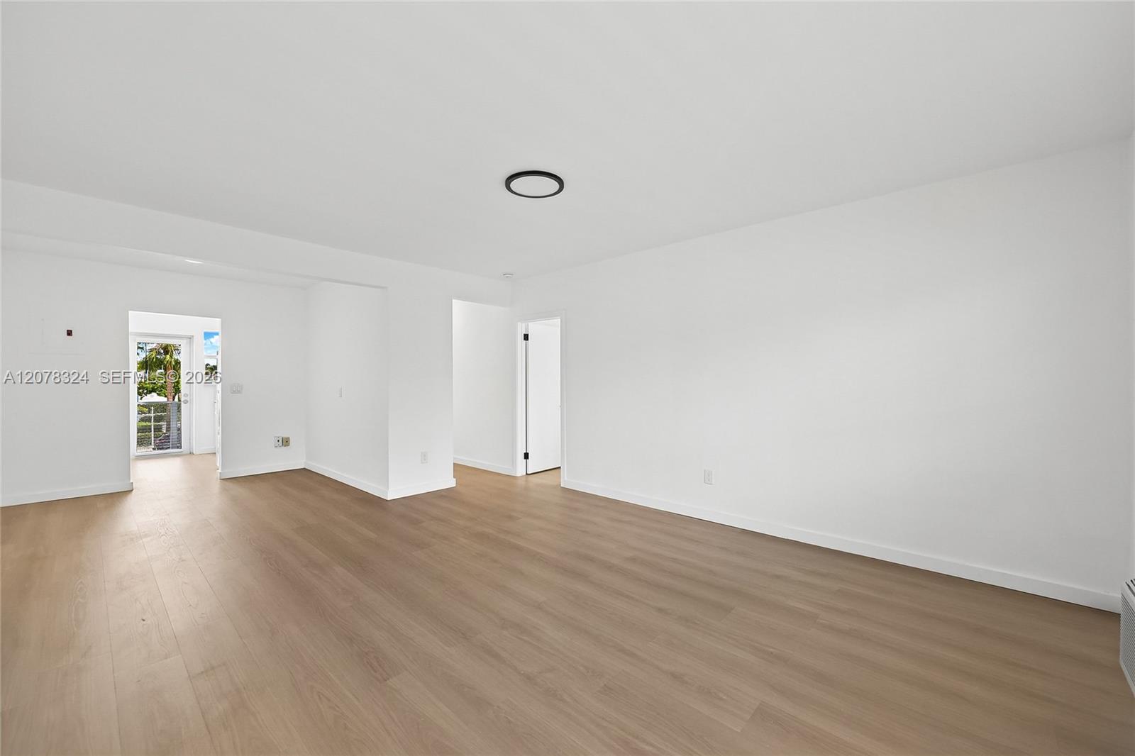 6930 Rue Versailles # 31