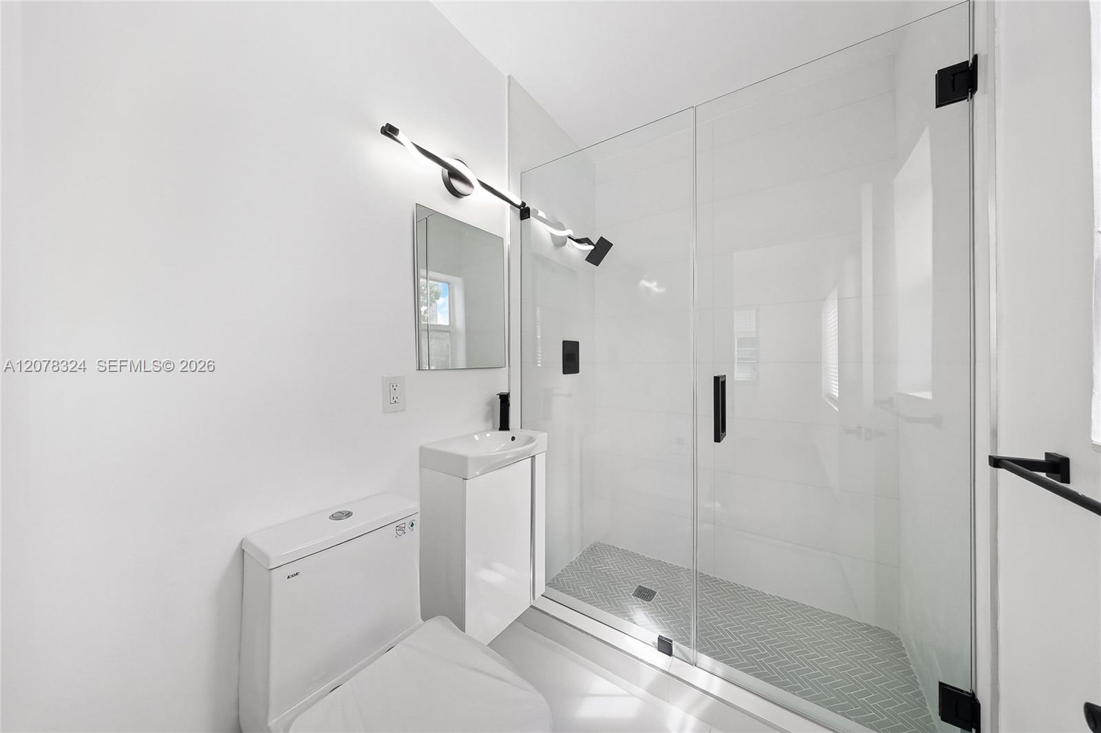 6930 Rue Versailles # 31