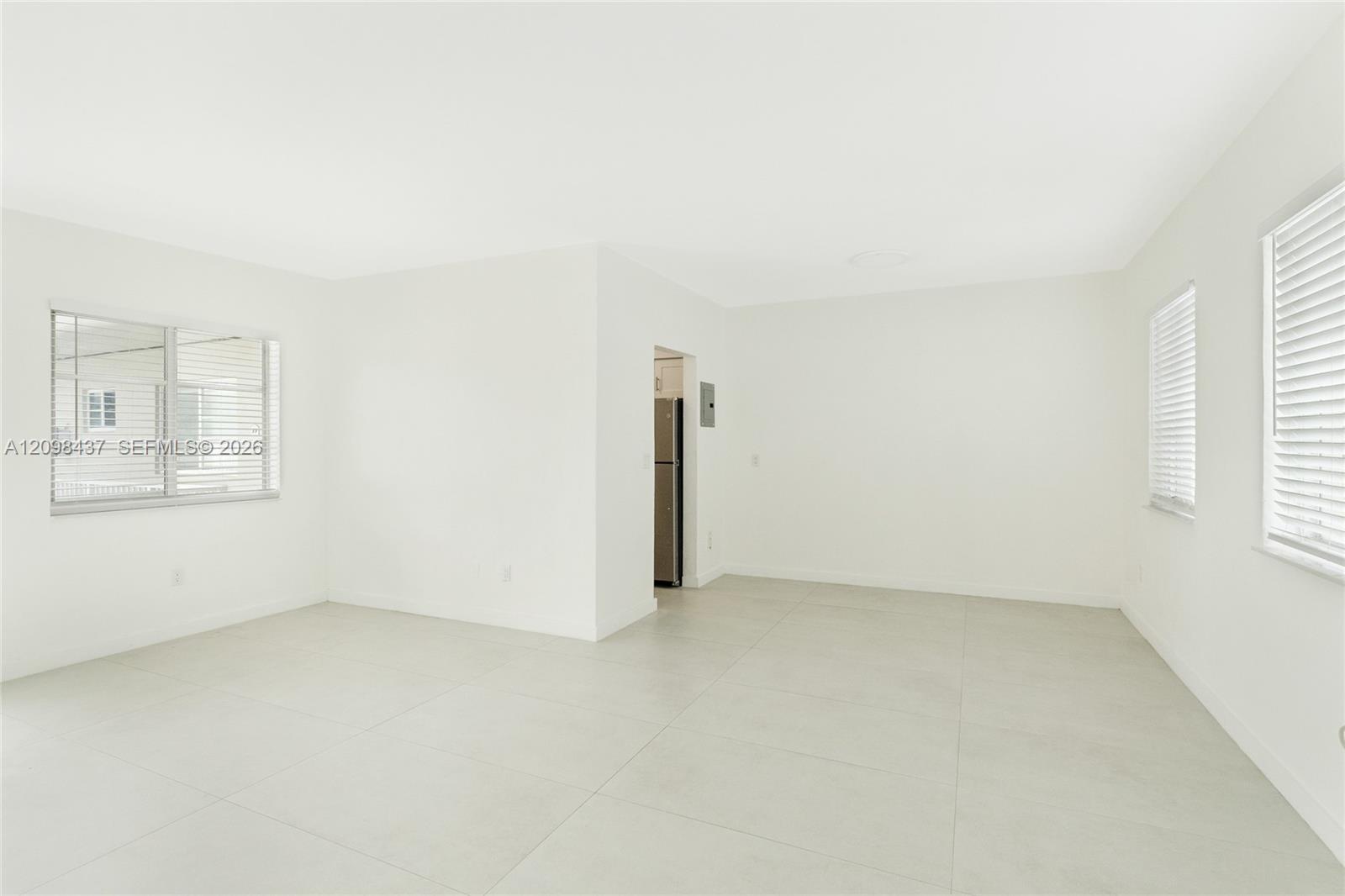 6930 Rue Versailles # 24