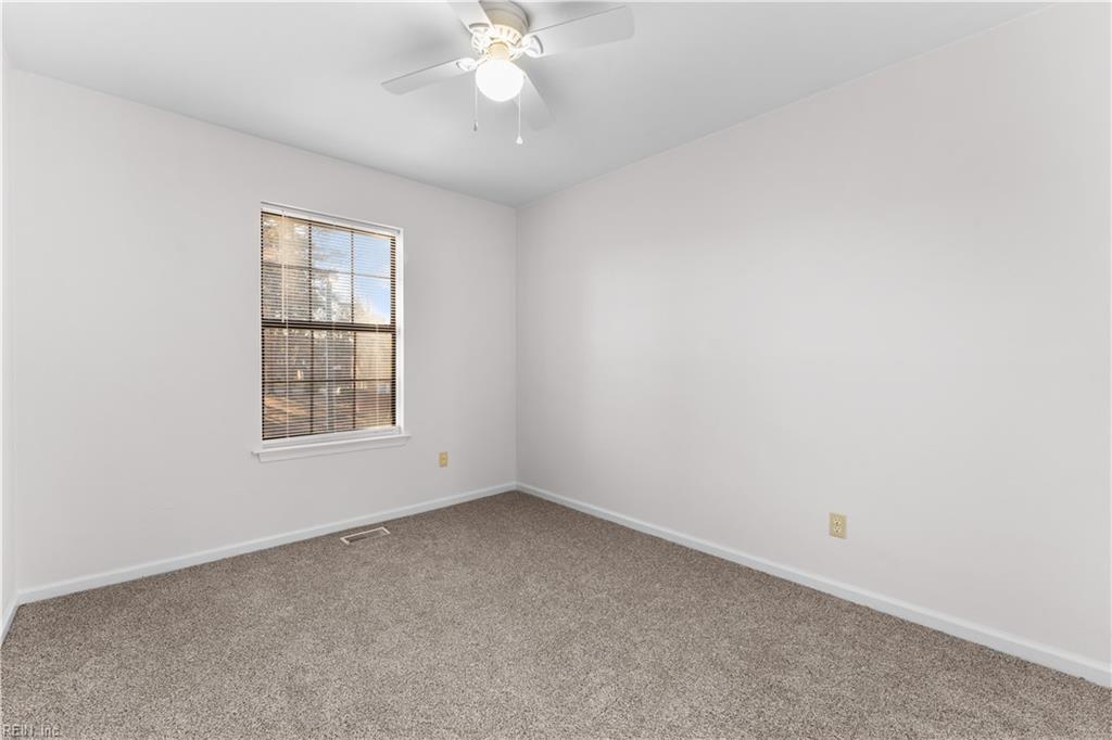 389 Jury LN D