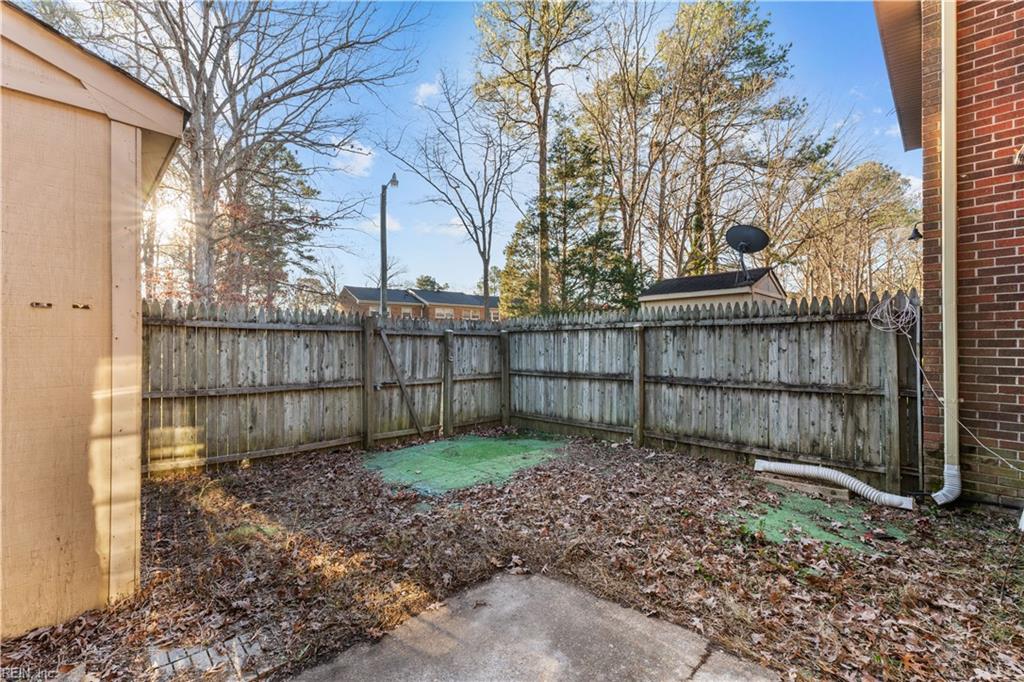 389 Jury LN D