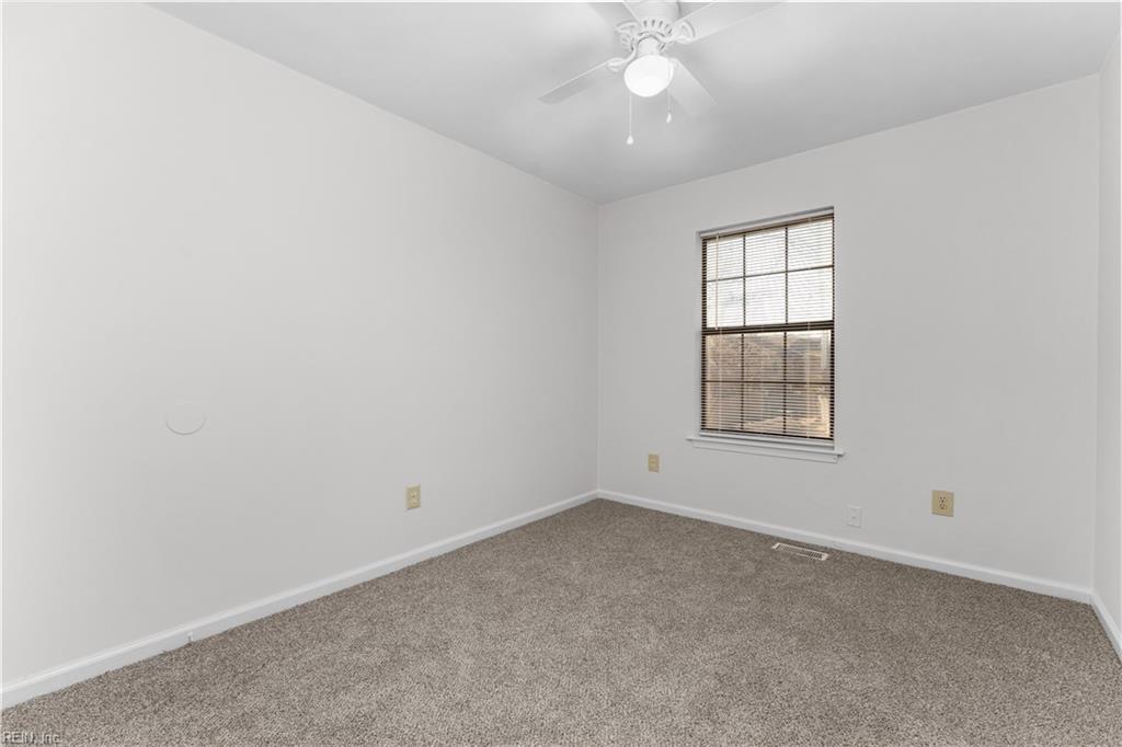 389 Jury LN D