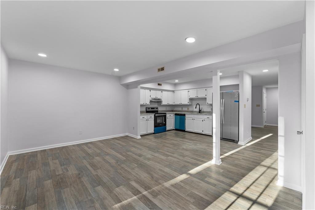 389 Jury LN D