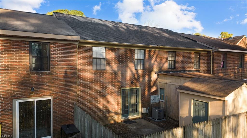 389 Jury LN D