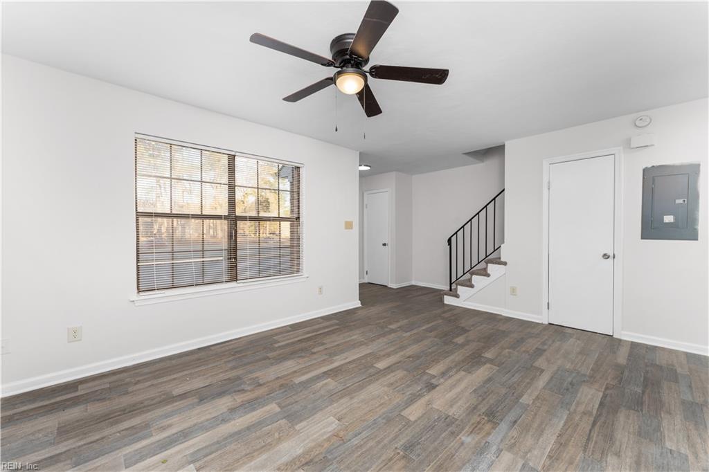 389 Jury LN D