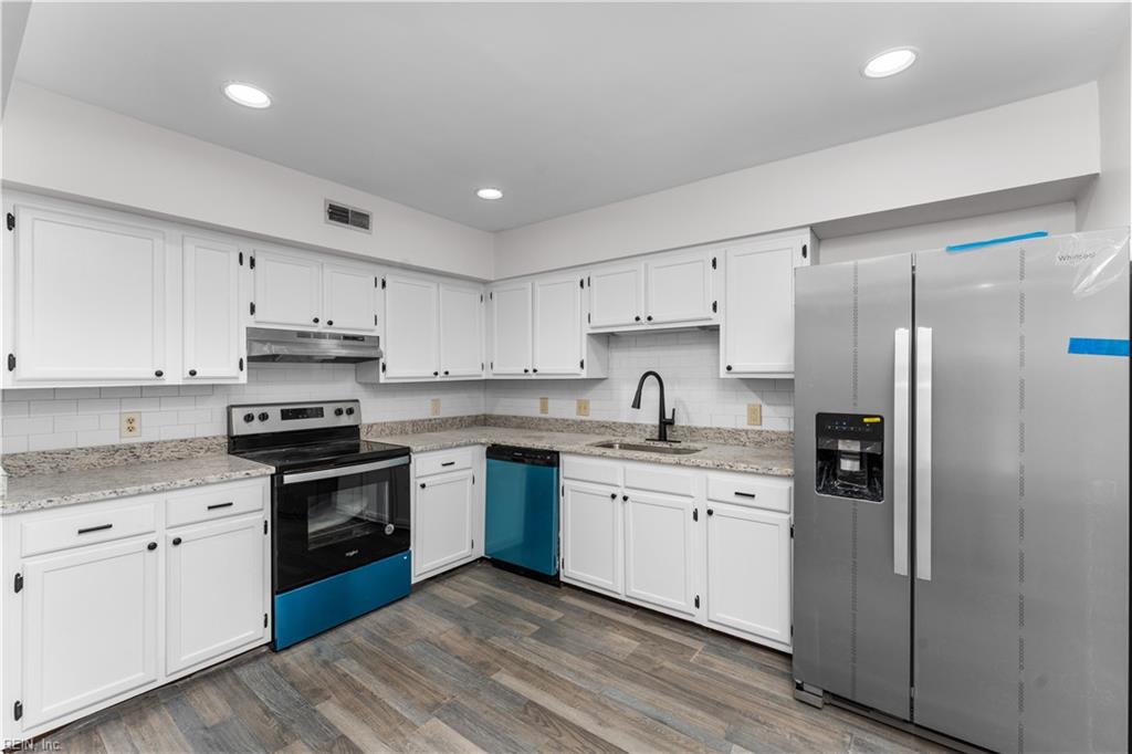 389 Jury LN D