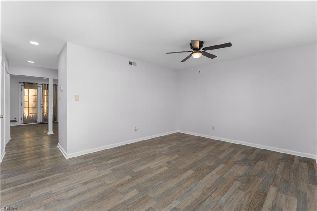 389 Jury LN D