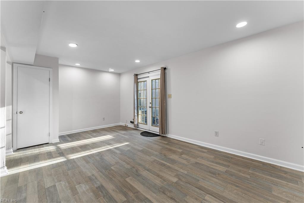 389 Jury LN D