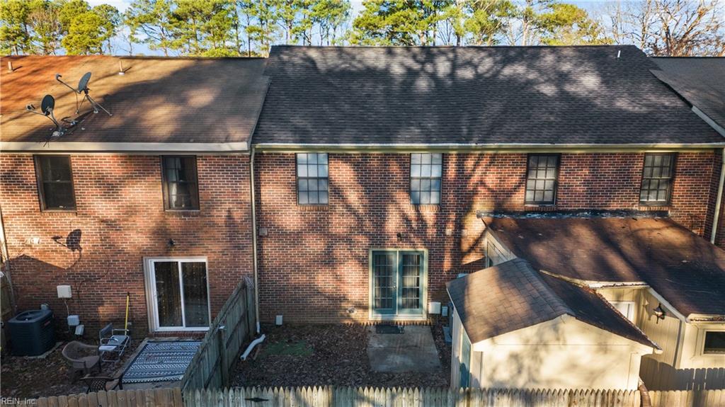 389 Jury LN D